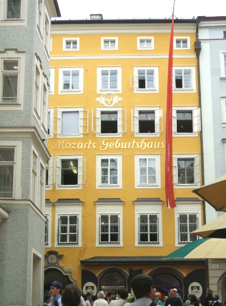MozartsGeburtshaus01M.jpg